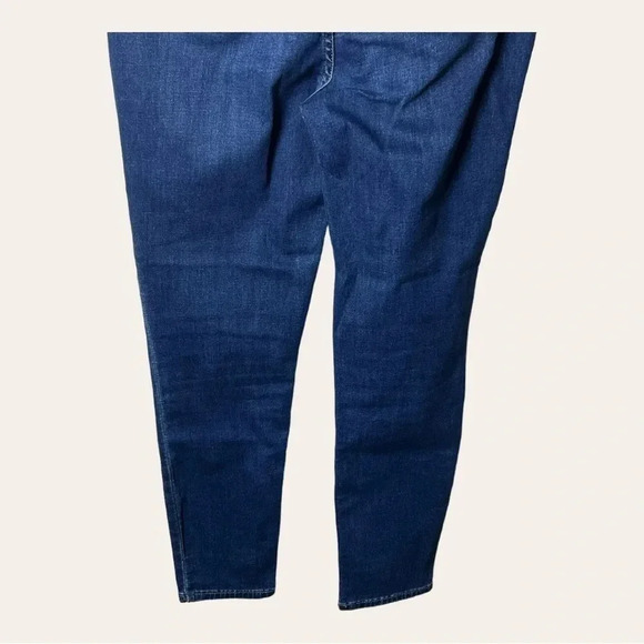 0373. CALVIN KLEIN HIGH RISE SKINNY JEANS MEDIUM WASH BLUE IN COLOR SIZE 12 - Picture 9 of 9